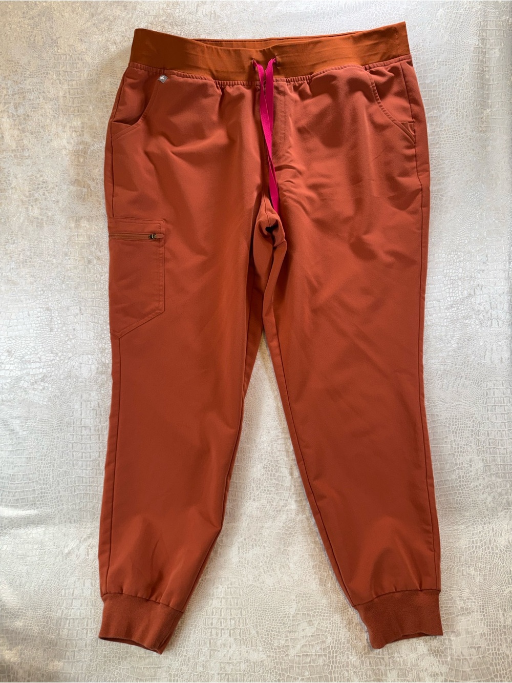 Figs Zamora Terracotta Jogger Scrub Pants
Women’s Size XL